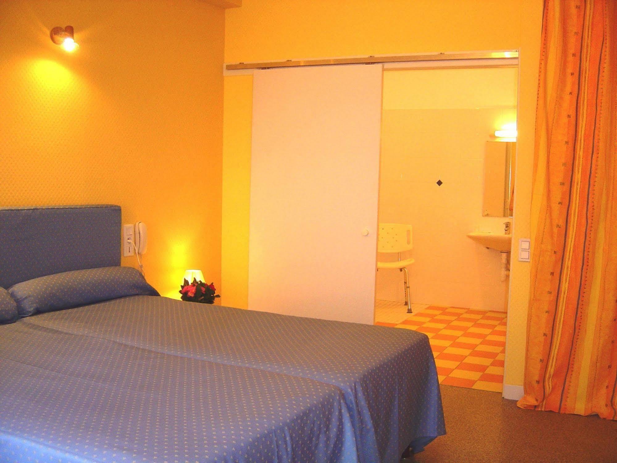 Hotel De Paris Poligny  Luaran gambar